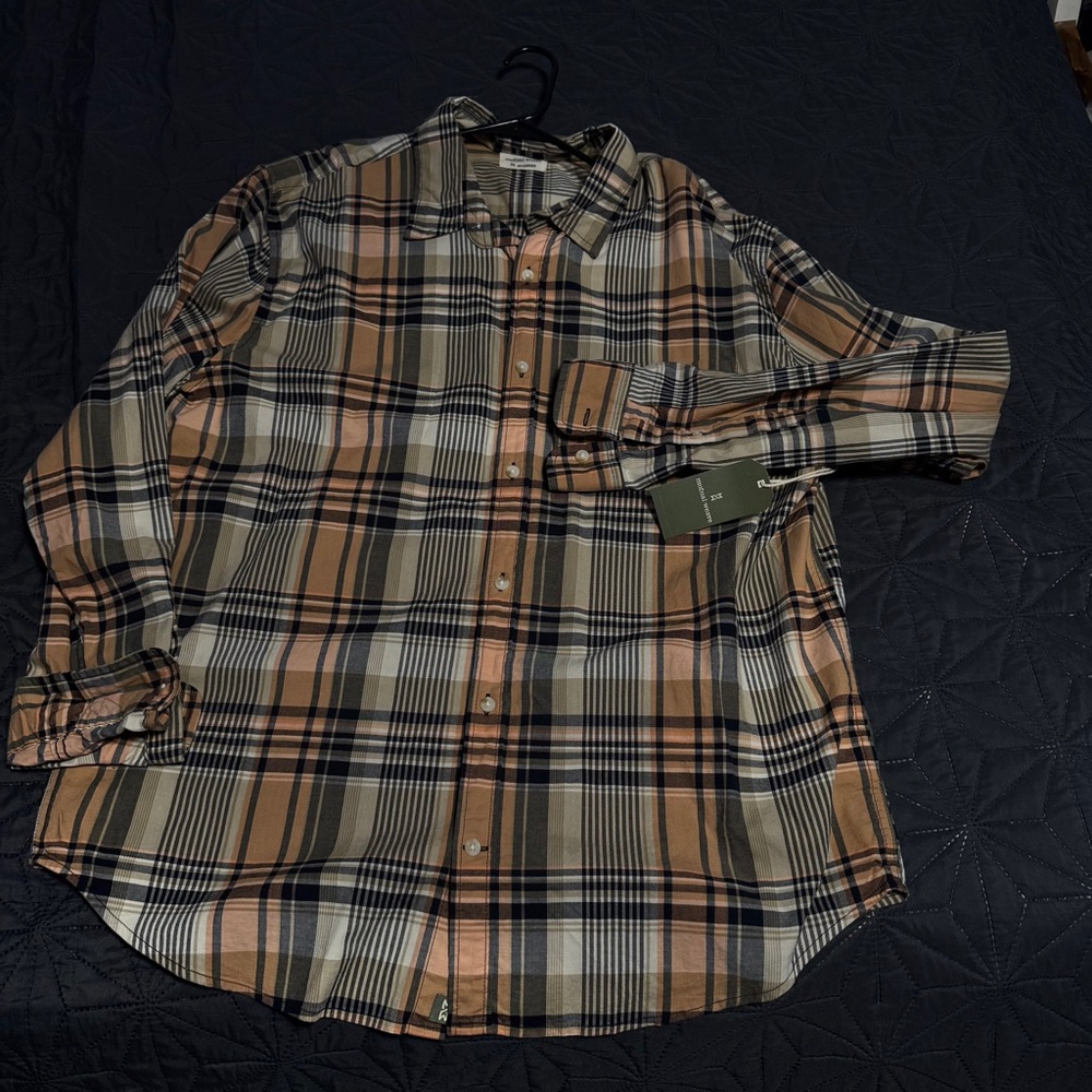 Men's Casual Plaid Button-Down Shirt in Tan and Black - Unbranded